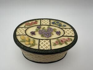 Dezine Vintage 90s Trinket Box w/Lid Basket Weave 3D Floral Accents Cottage